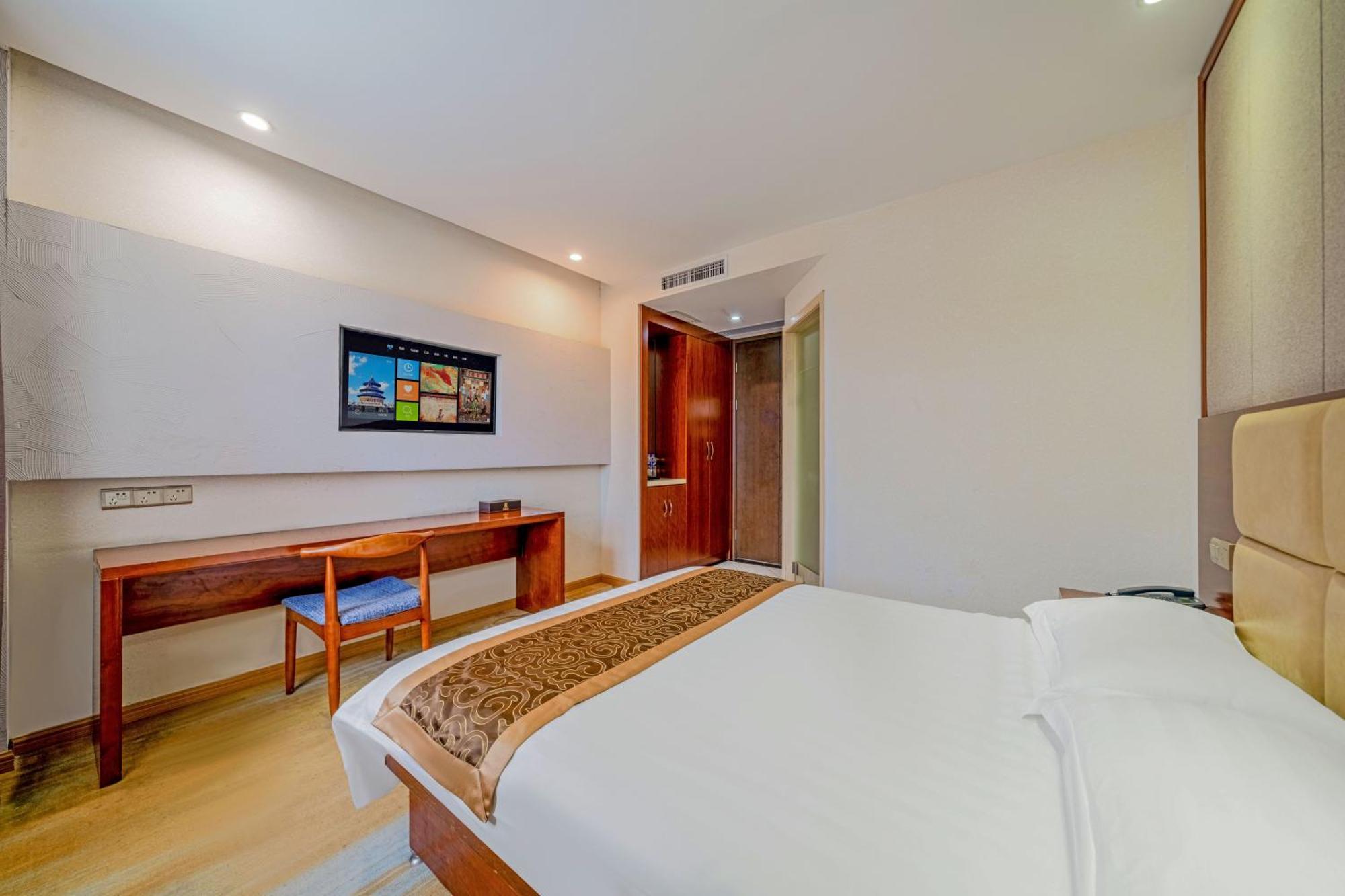Bo Ai International Pudong Airport Branch-provide Shuttle Services To Pudong Airport And Disneyland Hotel Shanghai