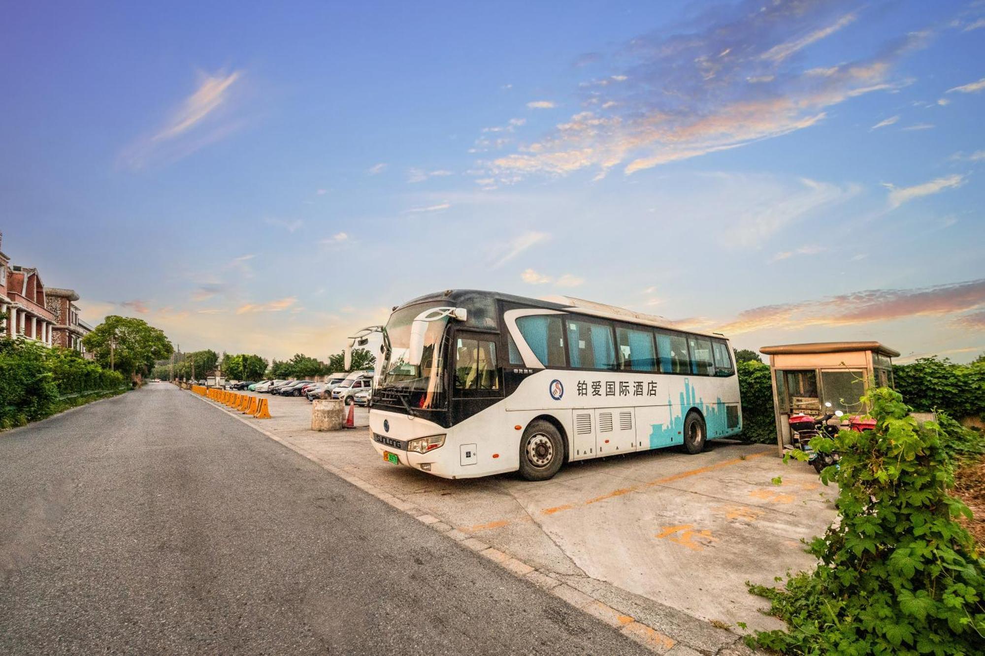 Bo Ai International Pudong Airport Branch-provide Shuttle Services To Pudong Airport And Disneyland Hotel Shanghai